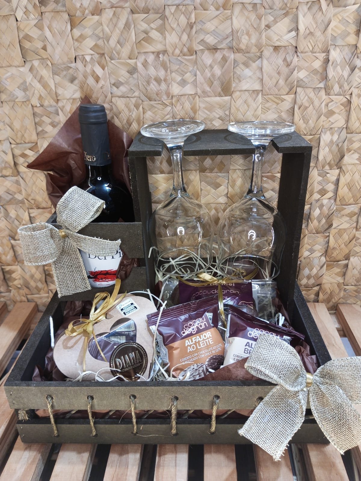 CESTA VINHO E TAÇAS